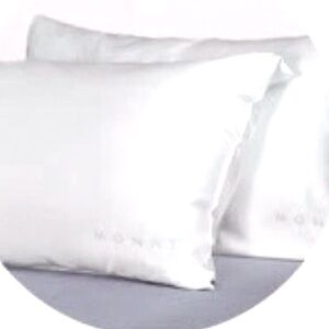 MONAT LUXURY SATIN PILLOWCASE SET